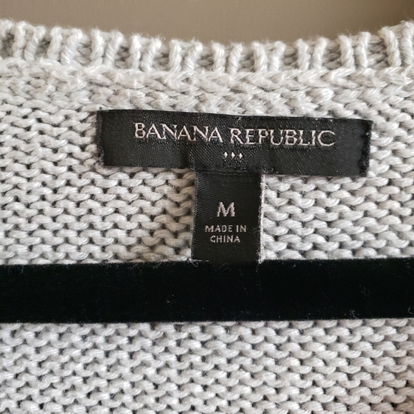 Banana Republic Grey Crew Neck Asymmetrical Sweater Medium - Picture 10 of 14